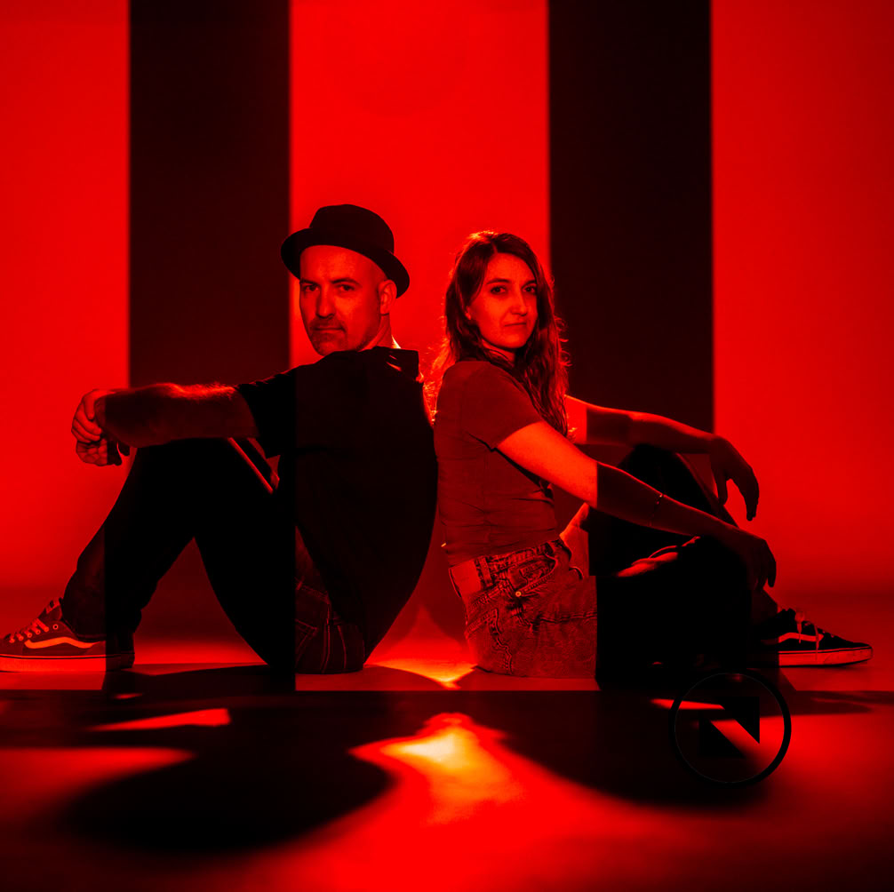 Wave&Sound ist ein deutschsprachiges Duo, das im Genre des Deutsch-Pop überzeugt. Das Duo Wave&Sound präsentiert hier ihre neue Single "Fundament".